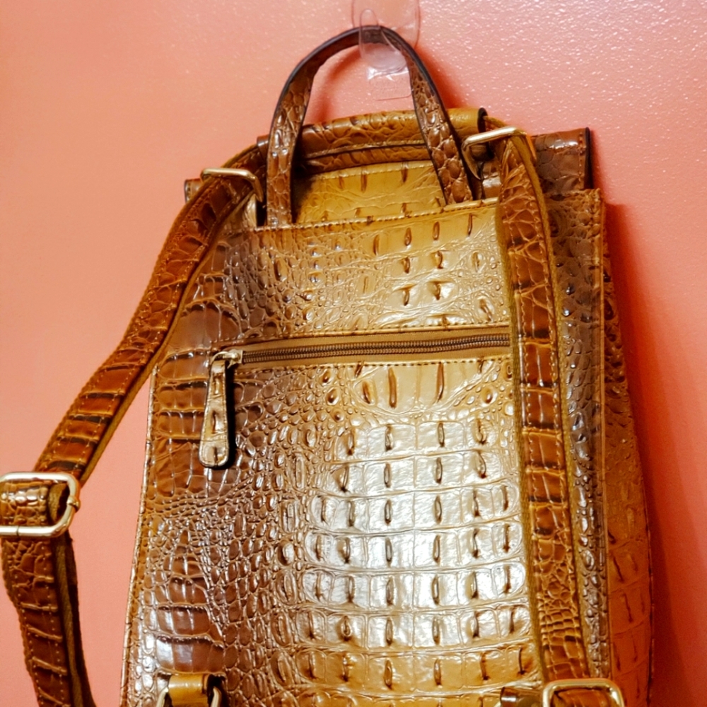 Handle,back pack,crossbody. Alligator/Croc print
